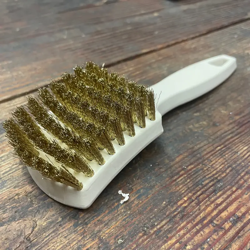 Magnolia Plastic Handled Brass Wire Brush (6-BP)