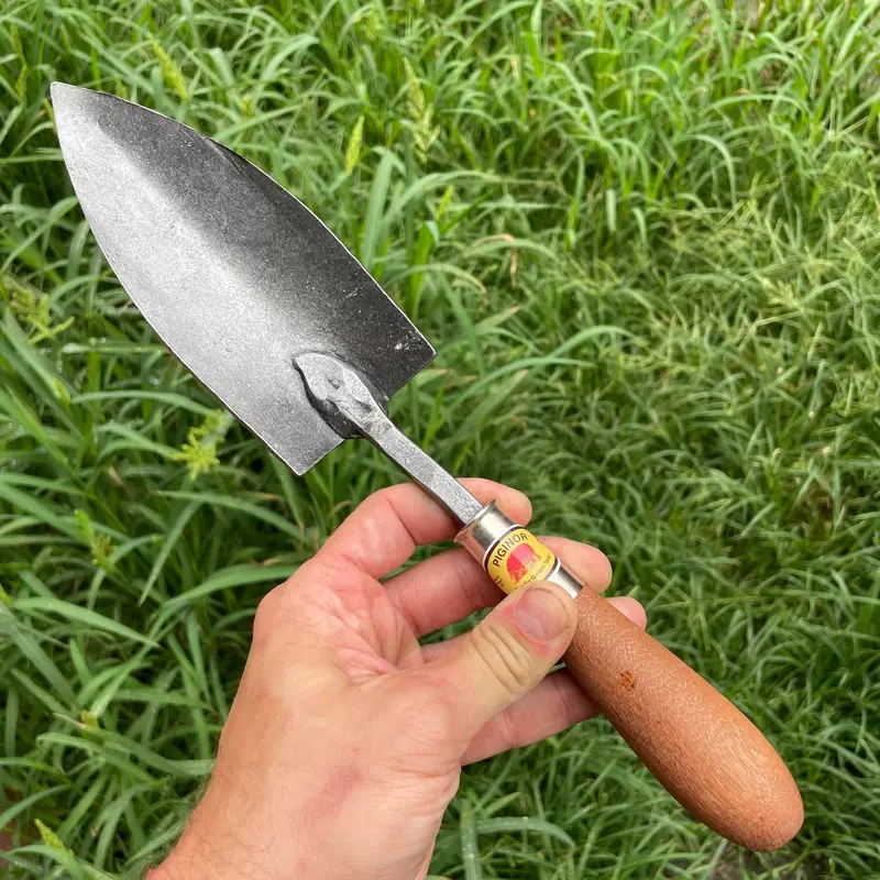 Piginor - Curved Hand Trowel