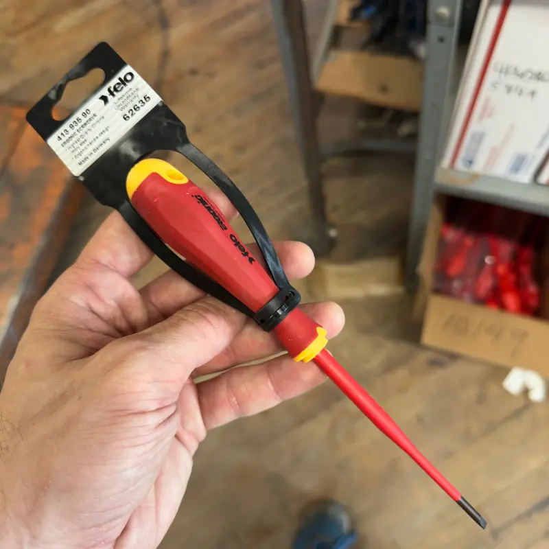 Felo E-slim Insulated Slotted 3.5mm (9/64") x 4" Flat Blade Ergonic VDE Screwdriver (62635)